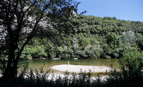 Un couple naturiste dans le Gard: retour sur leur débuts dans le。